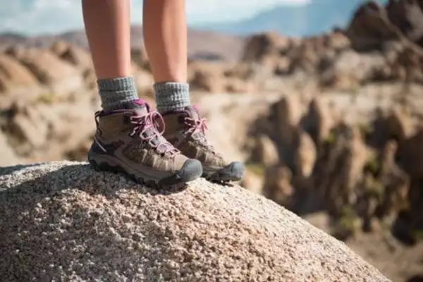 کفش طبیعت گردی برند keen
