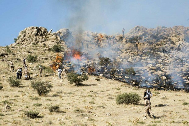 مهار آتش‌سوزی گچساران در چندین جبهه/ اعزام بالگردهای آب‌پاش ارتش