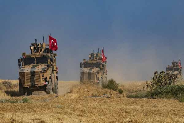 ارتش ترکیه در حال تقویت نیروهایش در حومه الرقه سوریه است