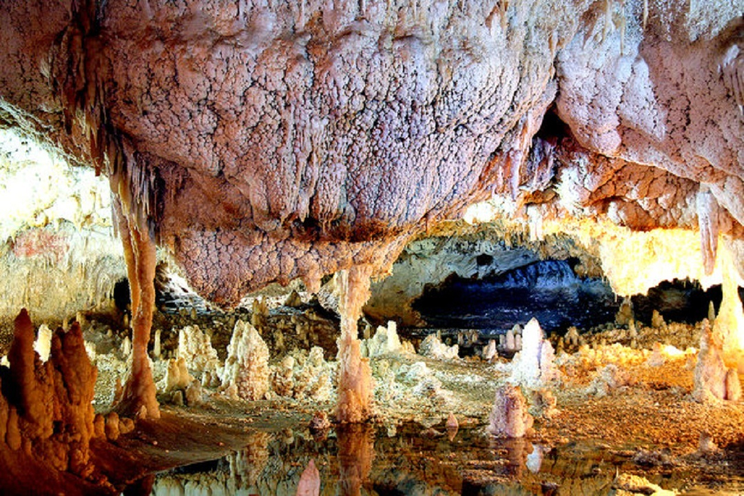 معرفی زیباترین غار آبی و خشکی جهان + فیلم
