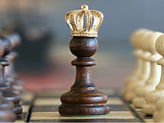 صدرنشینی غلامی در پایان دور هشتم مسابقات قهرمانی رده سنی‌های شطرنج جهان