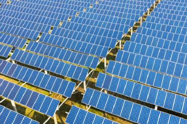 فعالیت ۱۱ نیروگاه خورشیدی در یزد/۴۰درصد برق یزد صرف سرمایش می‌شود