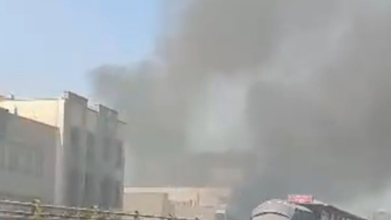 آتش سوزی یک مغازه در شرق تهران/ ۱۱ نفر نجات یافتند