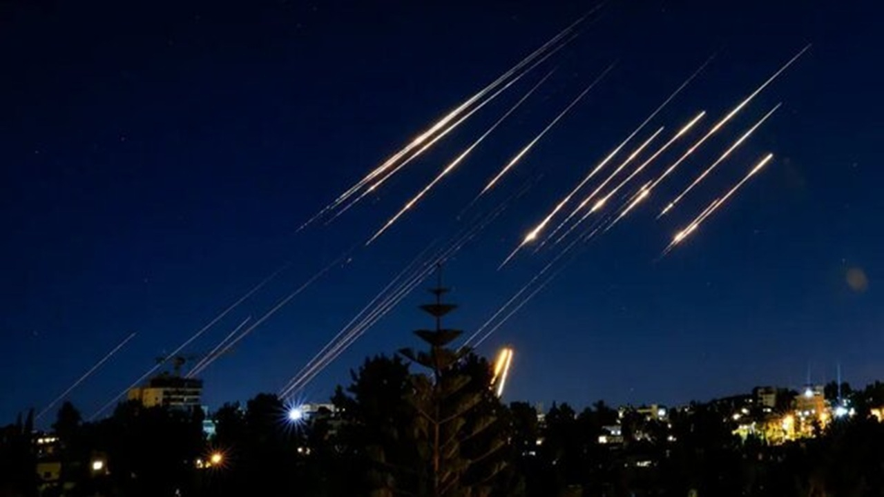 حمله موشکی به منطقهای سری در اسرائیل + فیلم