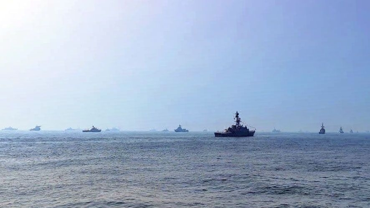 حضور ناوشکن دنا در رژه رزمایش دریایی میلان در هند