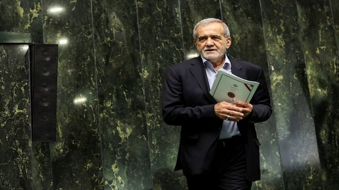 حضور پزشکیان در جلسه بررسی اجرای برنامه هفتم در مجلس