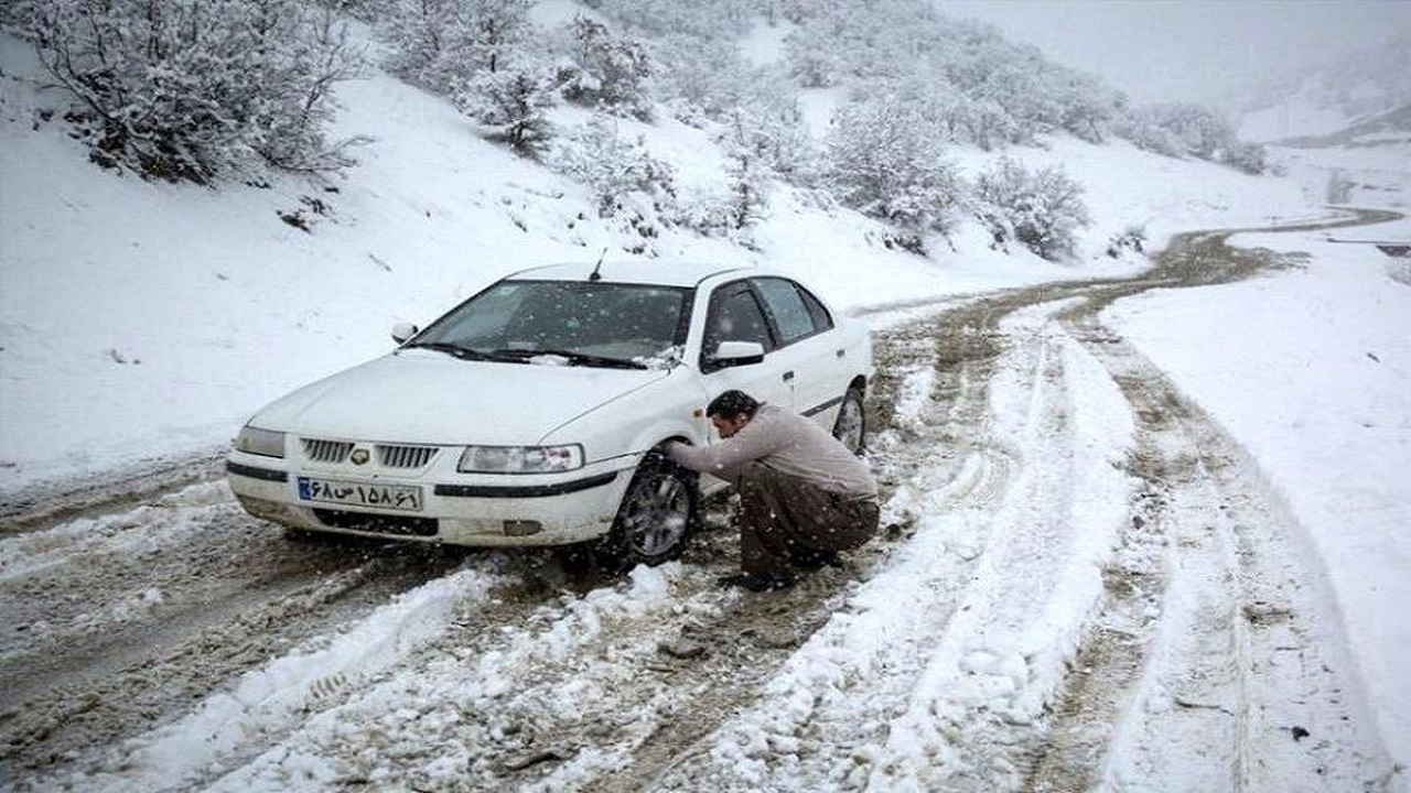 همراه داشتن تجهیزات زمستانی در مسیر‌های برفی الزامی است