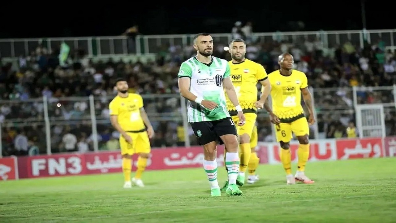 سپاهان- خیبر خرم آباد؛ دوئل محرم نویدکیا و سید مهدی رحمتی در نقش جهان