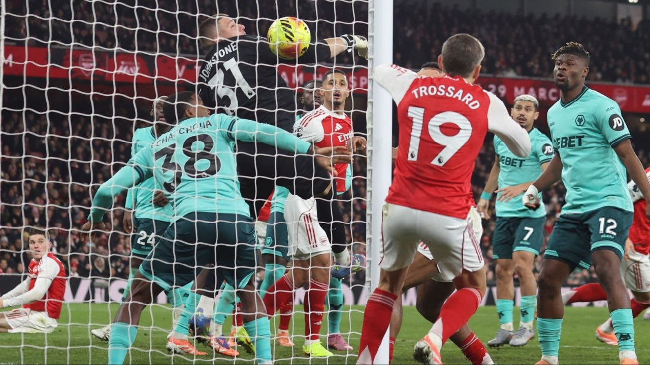 آرسنال ۲ - ۱ وولورهمپتون/ نجات توپچیها از مهلکه گرگهای زخمی با گل به خودیهای حریف+ فیلم