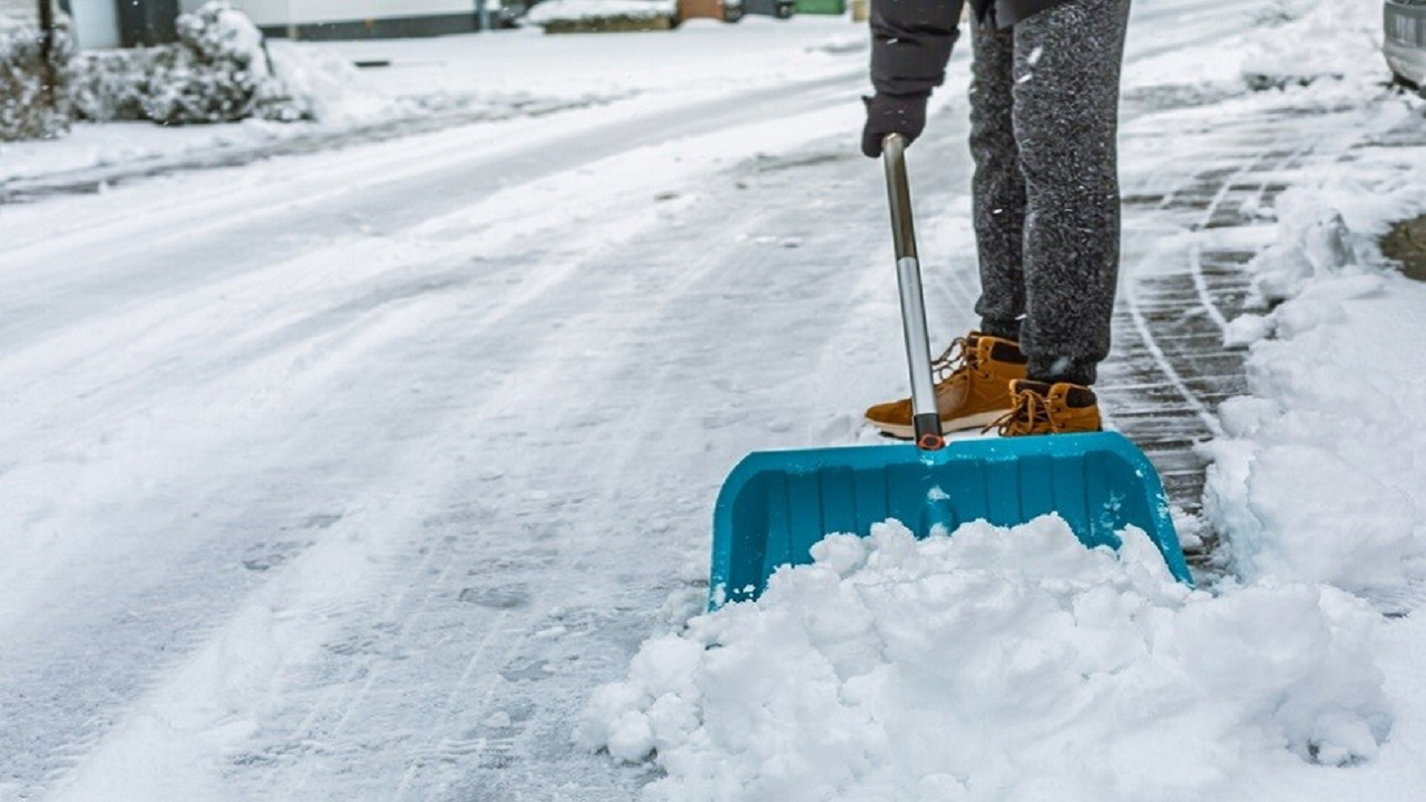 خطر ابتلا به بیماری قلبی بر اثر برف‌روبی سنگین