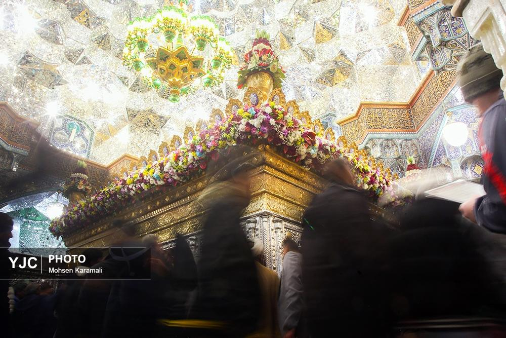 گل آرایی ضریح مطهر حرم حضرت معصومه (س)