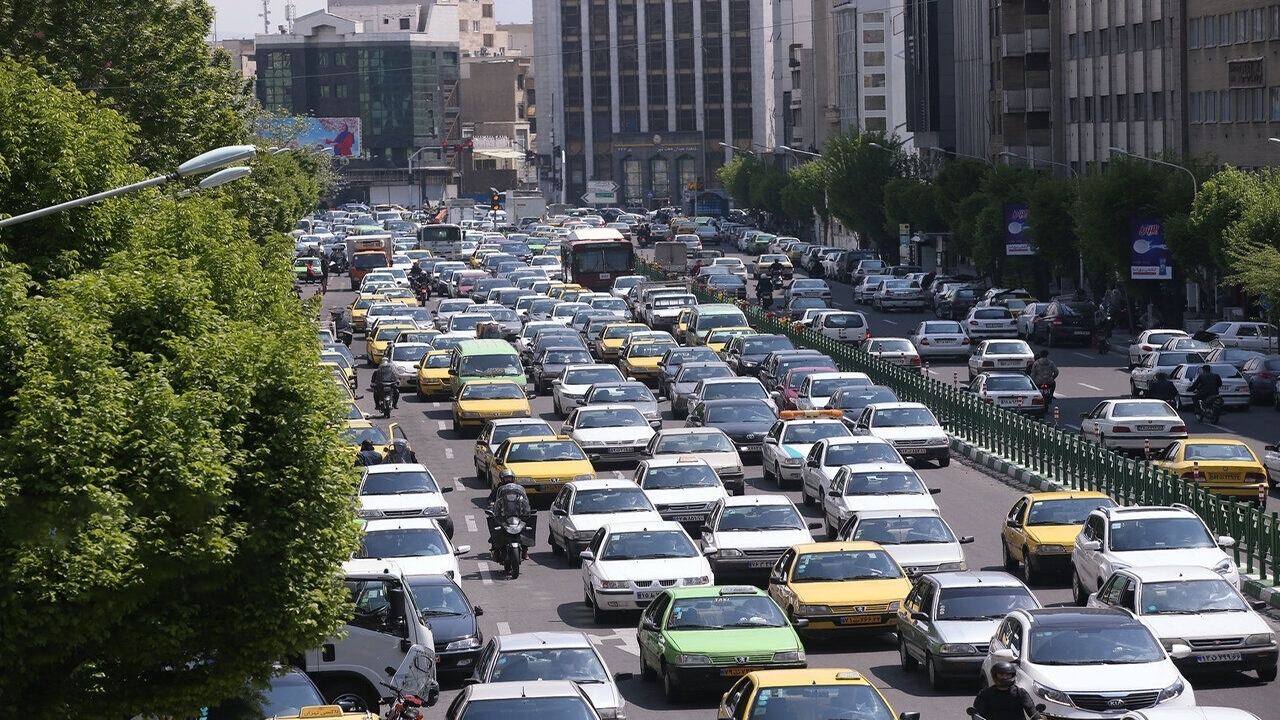 بزرگراه شهید بابایی و همت تردد پرحجم و سنگین است