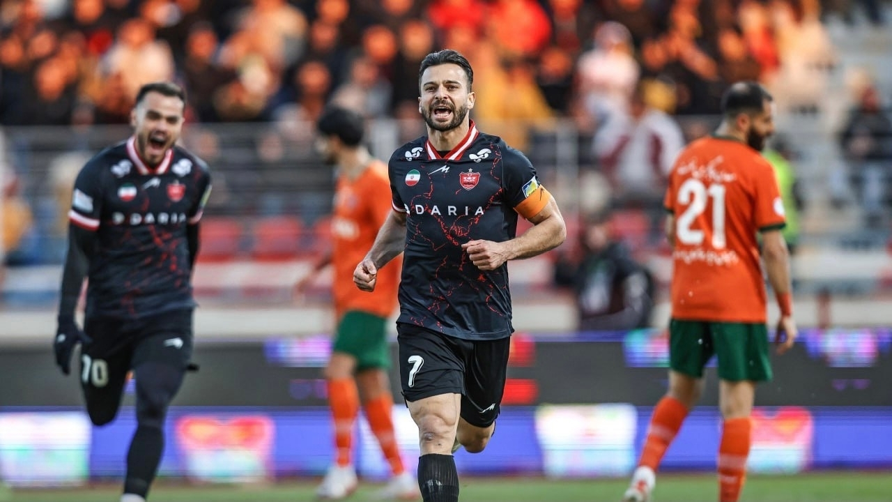 پرسپولیس ۱ - ۰ مس رفسنجان/ سرخپوشان موقتا صدرنشین شدند