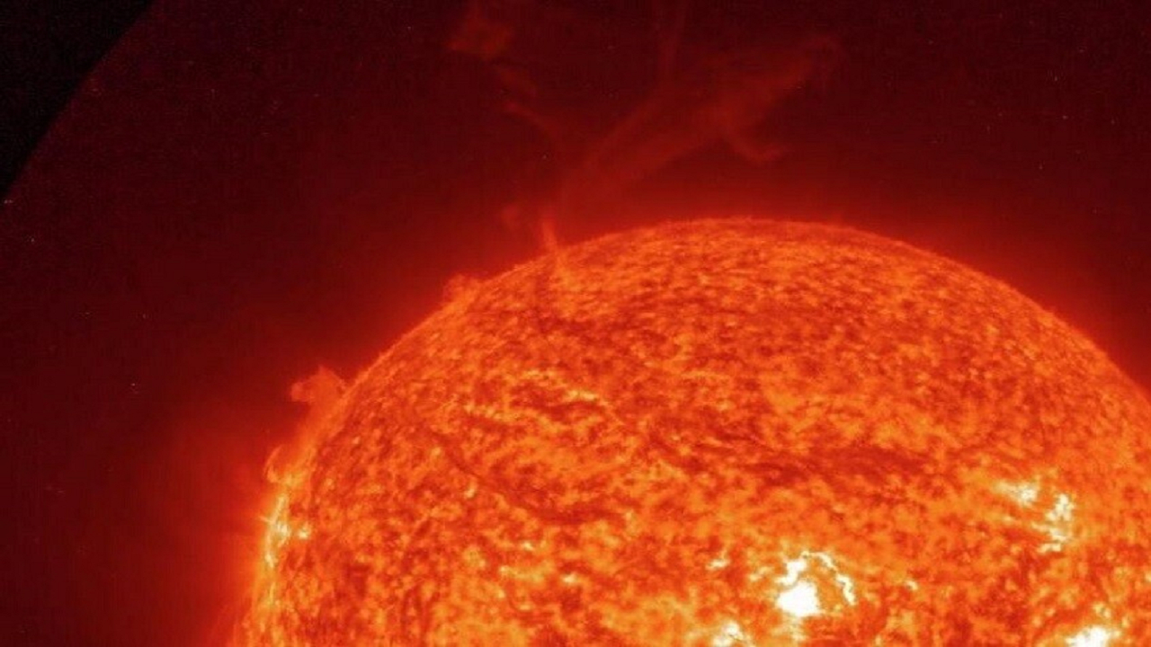 حرکت دو ابر پلاسمای خورشیدی به سمت زمین و پیش بینی وقوع طوفانهای ژئومغناطیسی متوسط