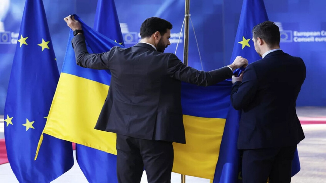 اتحادیه اروپا در حال بررسی اعطای عضویت جزئی به اوکراین است