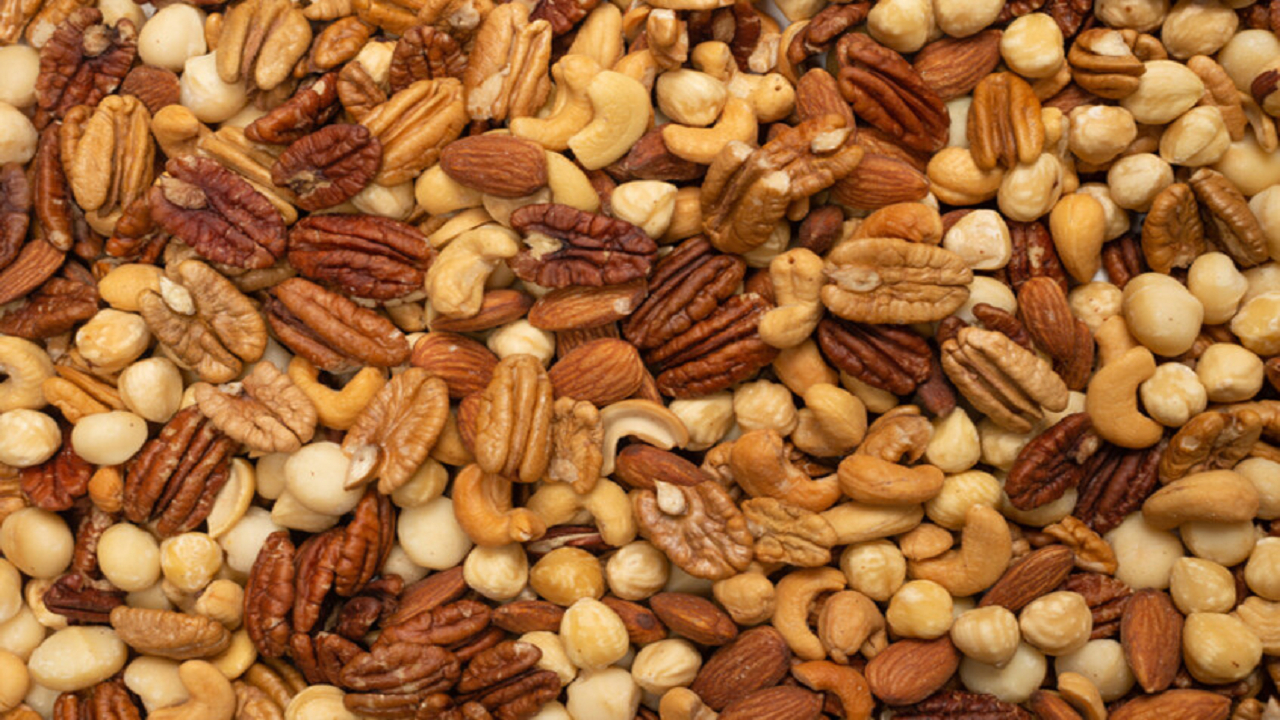 مصرف آجیل چه تأثیری بر رژیم غذایی و بدن دارد