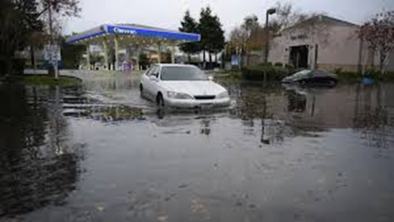 سیلاب در کالیفرنیا در پی بارش بی سابقه در ۵۰ سال گذشته + فیلم