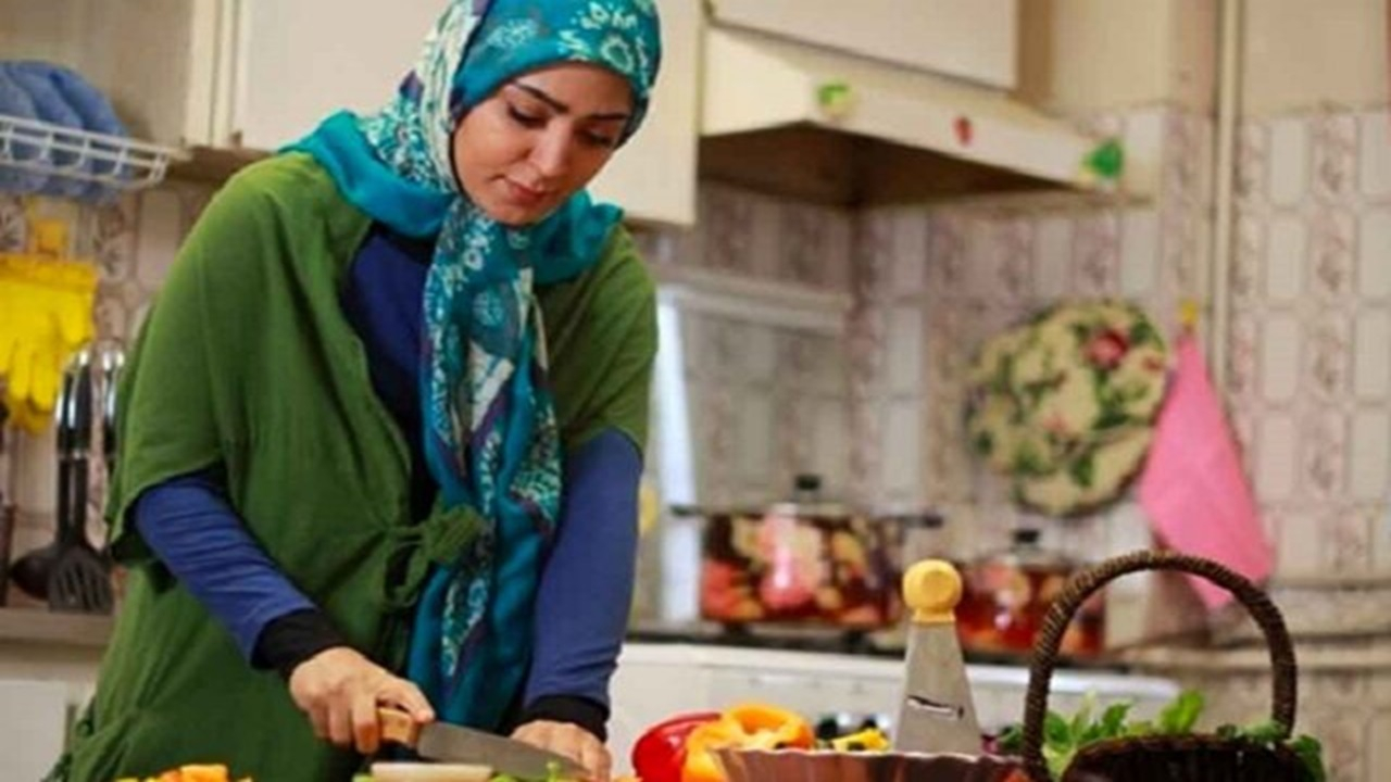 زن می‌تواند بابت کار‌های خانه از شوهرش مزد بگیرد