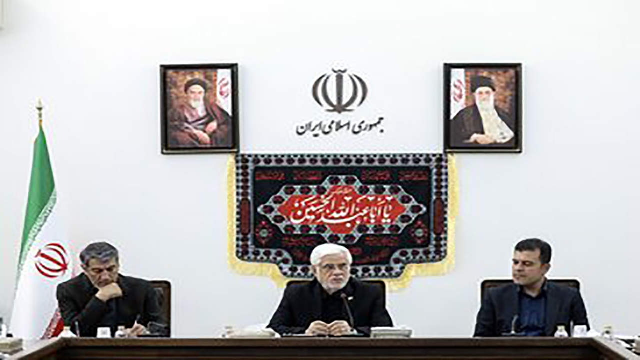 عارف: در کاربرد صلحآمیز فناوری هستهای میتوانیم به کشورهای جهان کمک کنیم