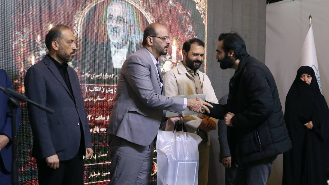 اعلمی: خود را موظف به انتقال روایت صحیح تاریخ انقلاب به نسل بعد می‌دانیم