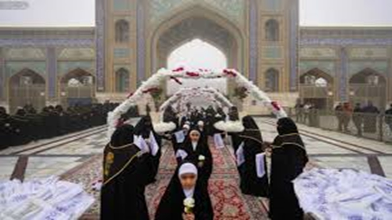 جشن تکلیف ۳ هزار دانشآموز دختر در حرم امام علی (ع) + فیلم