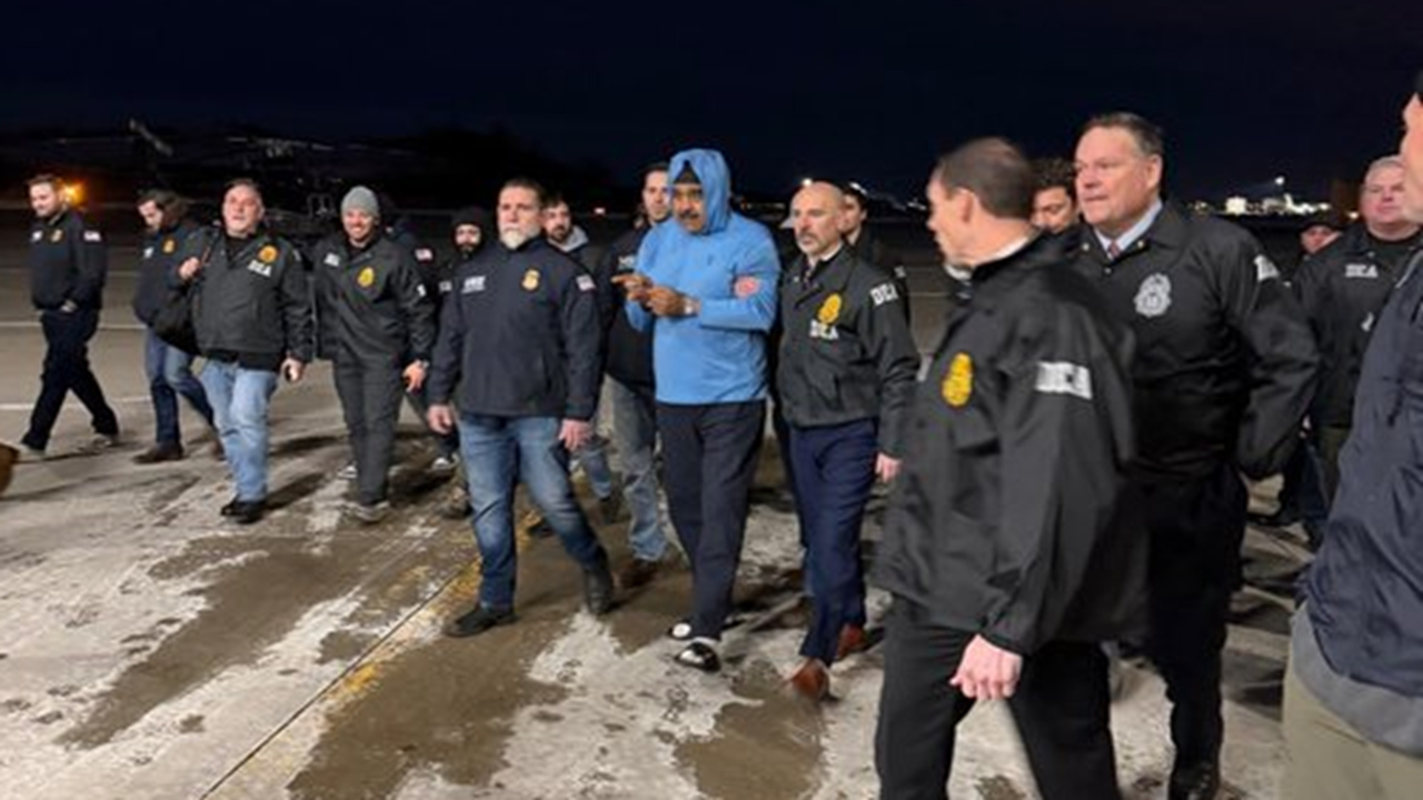 گفته می شود رئیس‌جمهور ونزوئلا اکنون در زندان نیویورک است+ فیلم