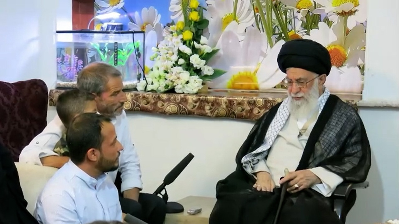 توصیه ای از رهبر شهید انقلاب که مسیر خواهر شهید را تغییر داد + فیلم