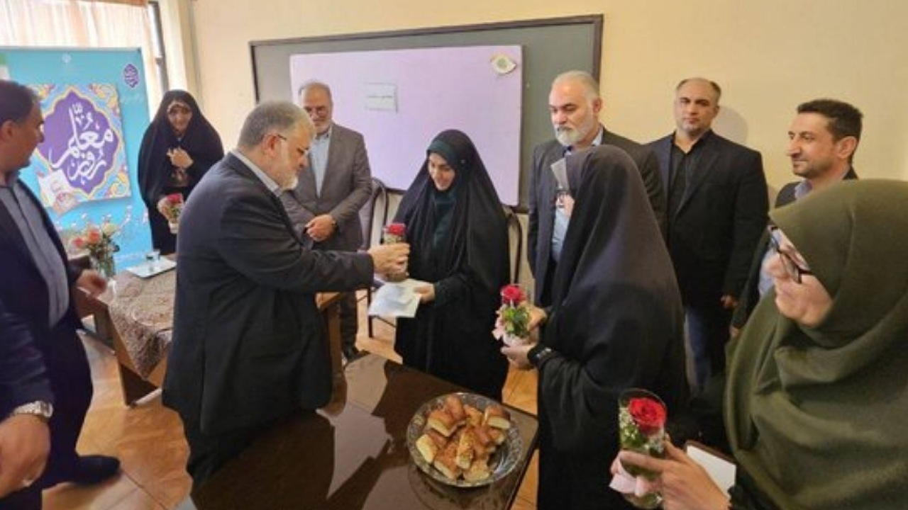 تاکید استاندار تهران بر توسعه هوشمندسازی و ایمنسازی مدارس/ در هوشمندسازی عقبماندگی داریم