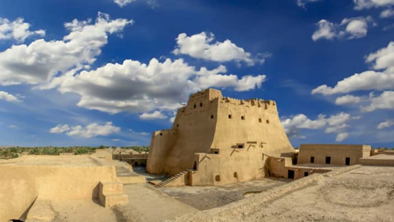 قلعه سب؛ نمونه‌ای بی نظیر از معماری با خشت و گل + فیلم