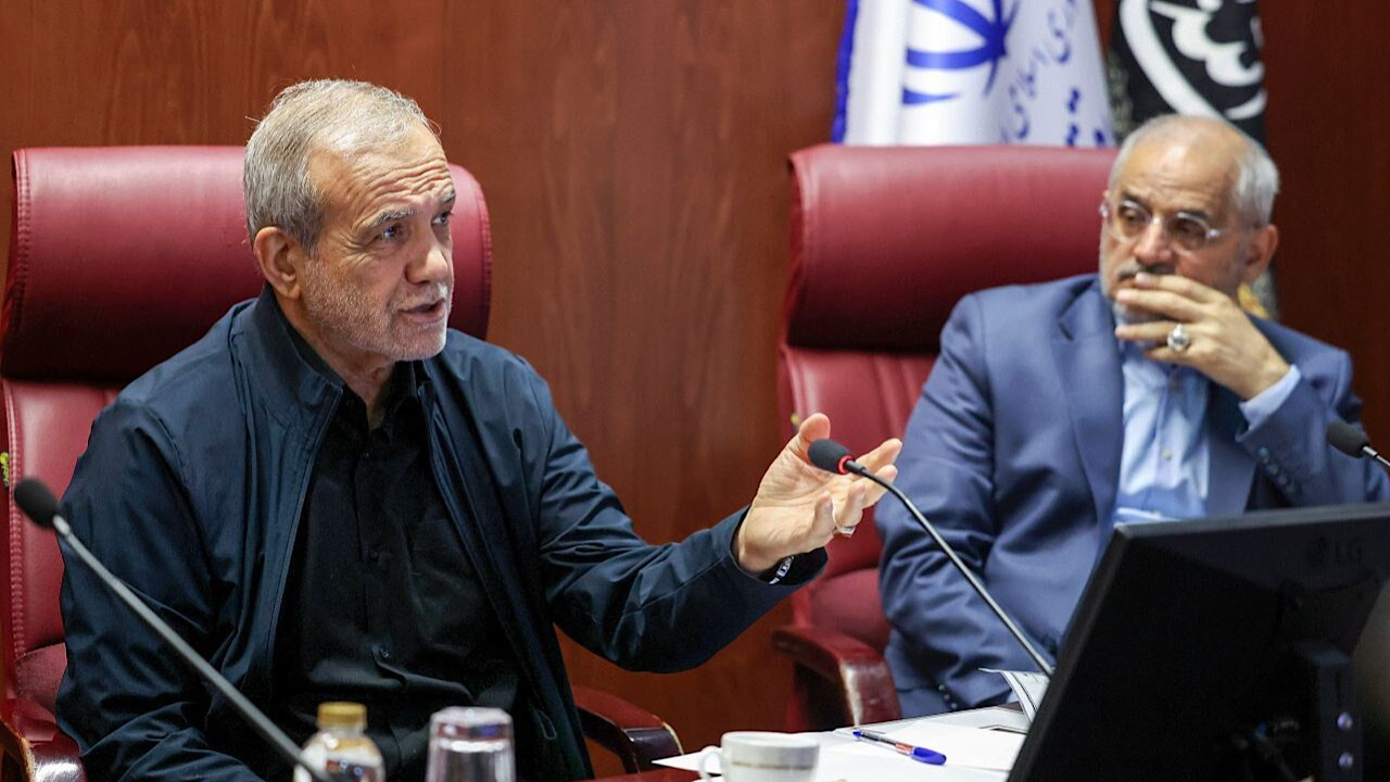 پزشکیان: شناسنامهدار کردن کالاها راه نجات اقتصاد از قاچاق و احتکار است