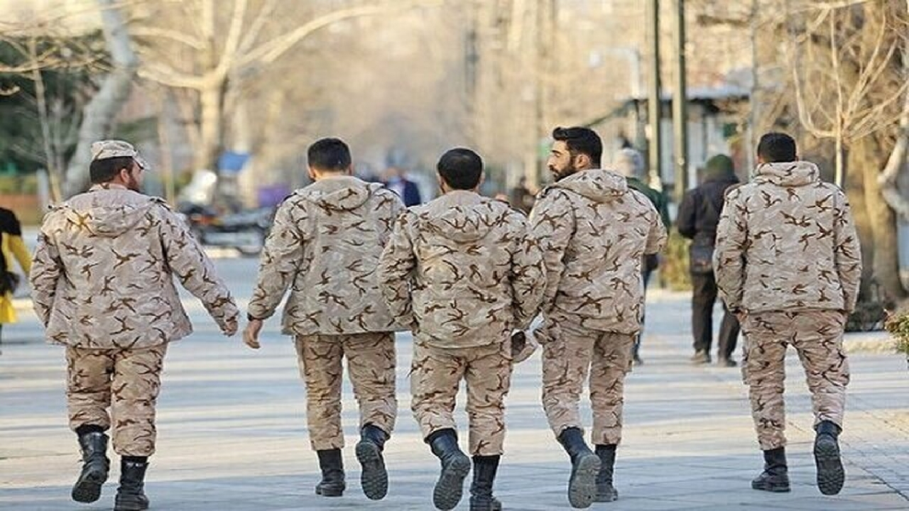 بازدید سرزده پدر و مادرها از محل خدمت فرزندان سربازشان + فیلم