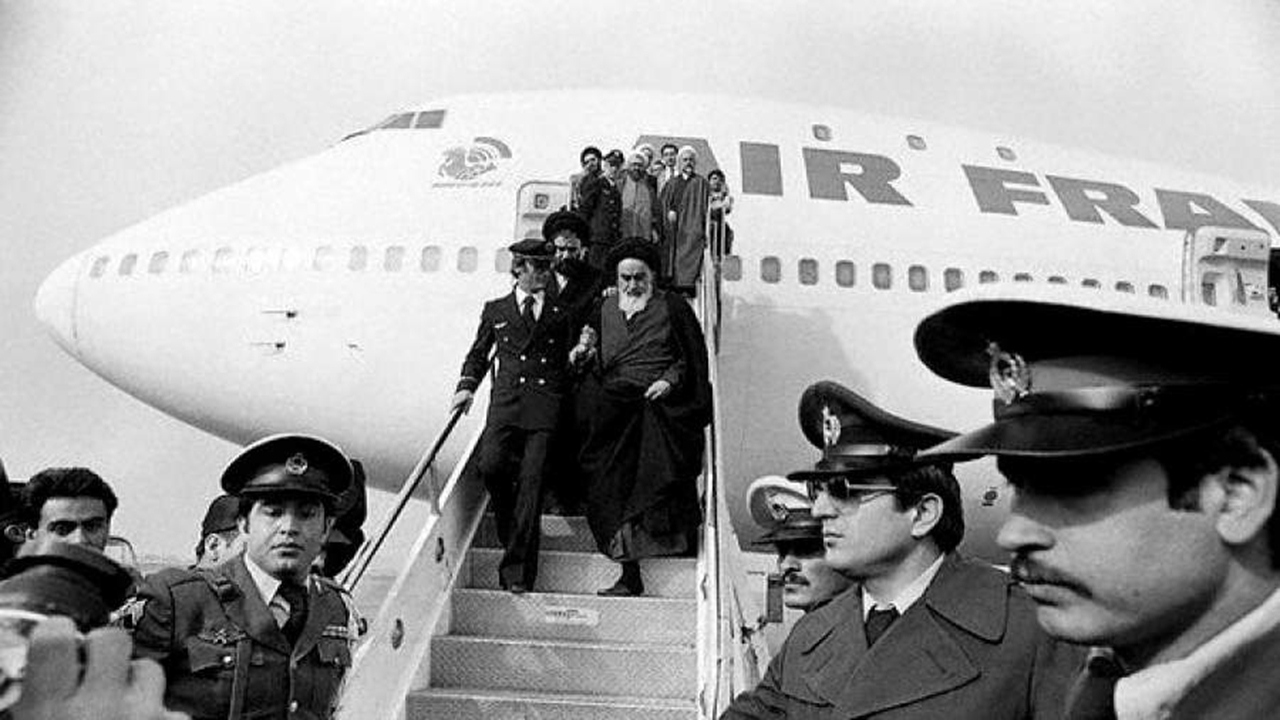 محاصره فرودگاه برای جلوگیری از ورود امام به ایران