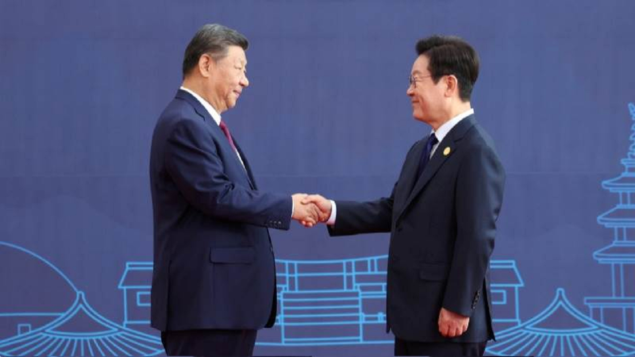 رئیس جمهور کره جنوبی، برای دیدار رسمی وارد پکن شد