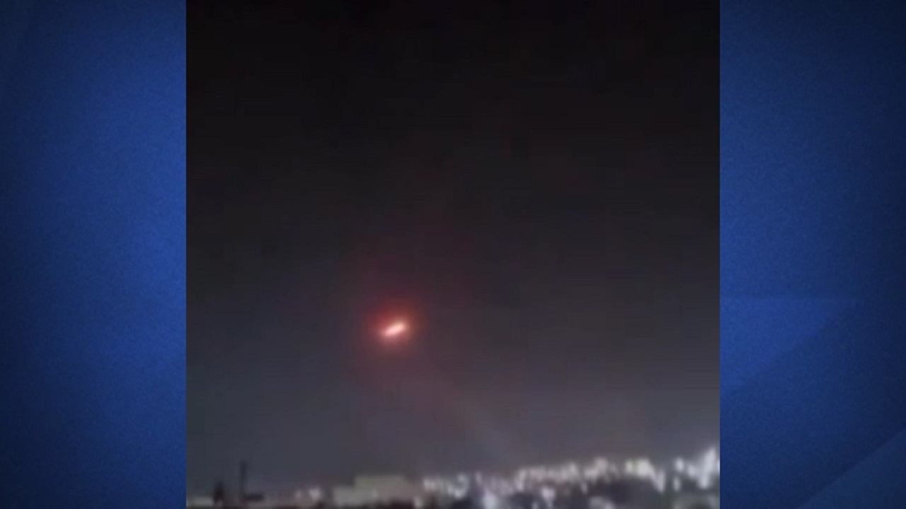 مانور تماشایی موشک ایرانی قبل از برخورد به هدف + فیلم