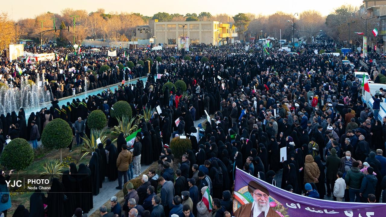 تجمع مردم اصفهان و همدان در اعتراض به وضعیت معیشتی و محکومیت اغتشاشات