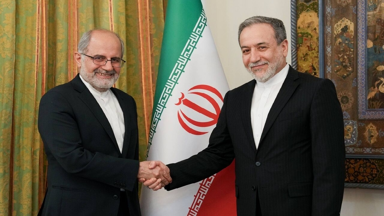 تاکید وزیر خارجه بر اهمیت تقویت مناسبات و همکاری‌ها با ایرلند