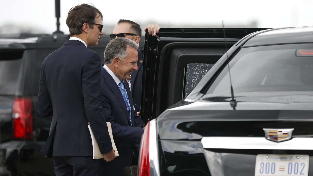 آکسیوس: نمایندگان ترامپ طرح نهایی شده صلح را روز سه‌شنبه به پوتین می‌دهند