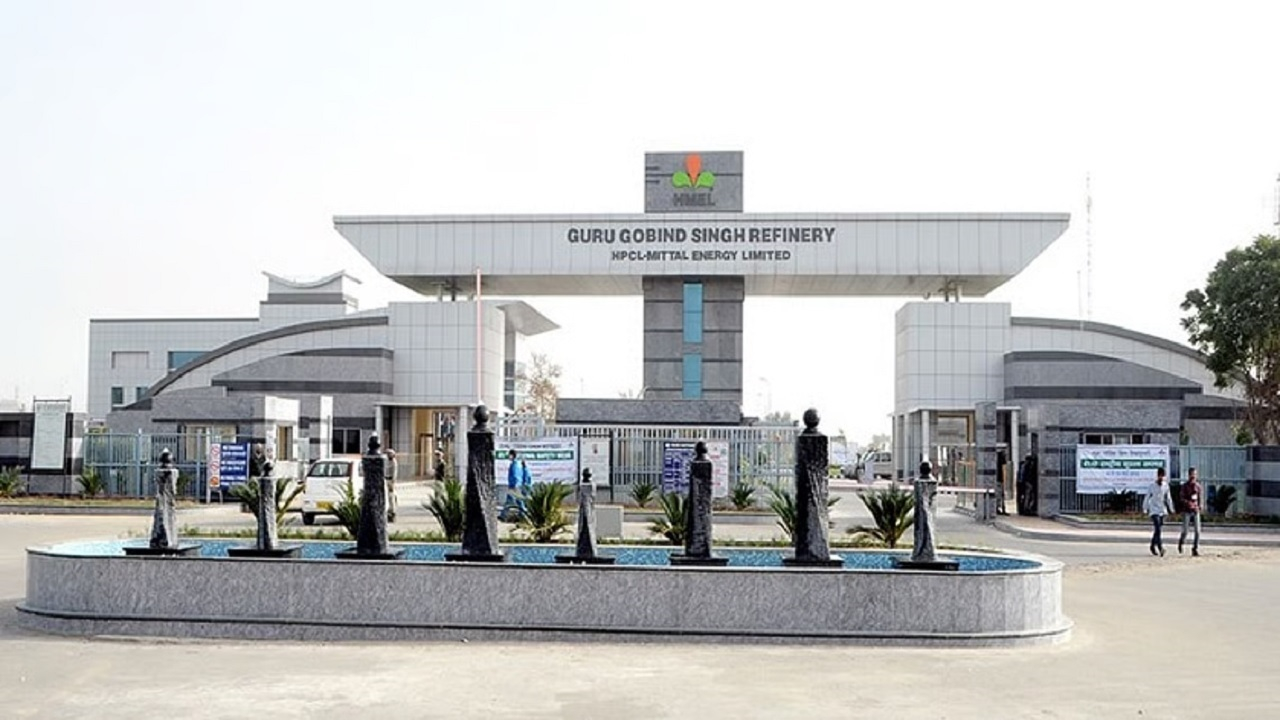 شرکت بزرگ هندی خرید نفت روسیه را تعلیق کرد