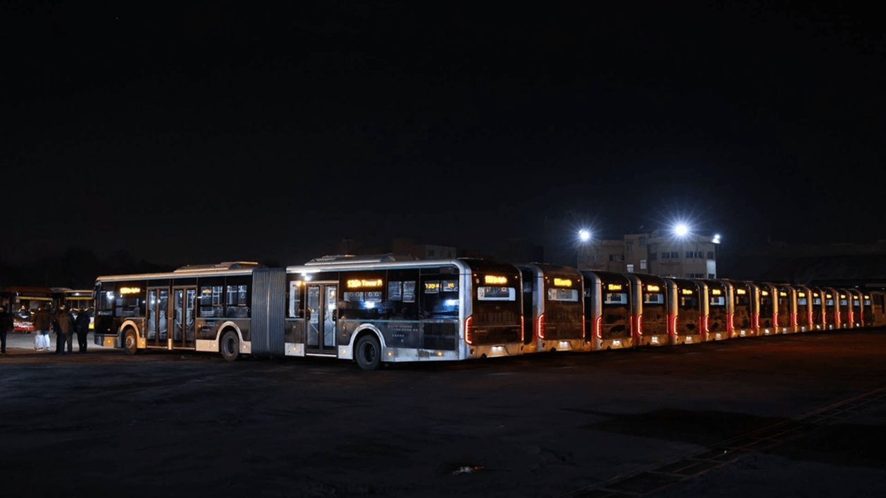 اولین اتوبوس‌های دوکابین جدید به تهران رسید