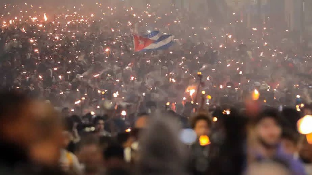 تظاهرات مردم و رئیس‌جمهور کوبا در اعتراض به سیاست‌های ترامپ + فیلم