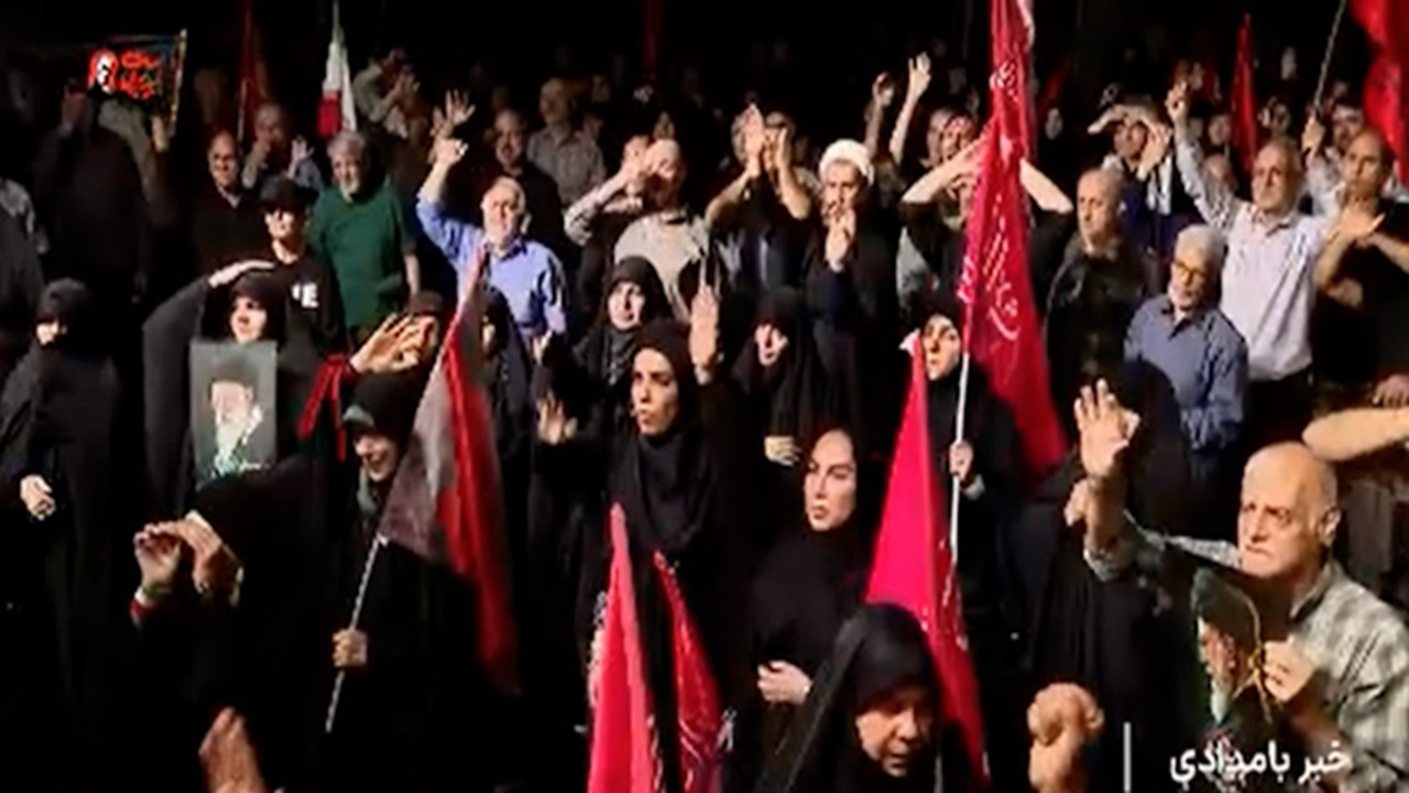 تأکید مردم بر پایان دوران «بزن‌دررو» آمریکا در صد و پنجاه‌وچهارمین تجمع شبانه + فیلم