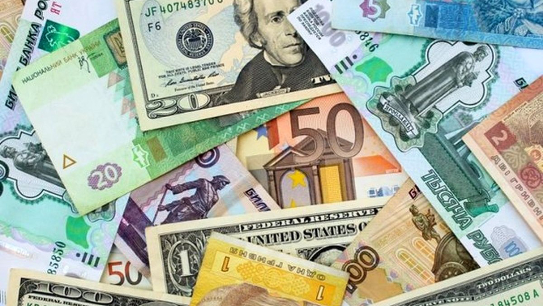 دلار و یورو در مرکز مبادله چند قیمت خوردند؟
