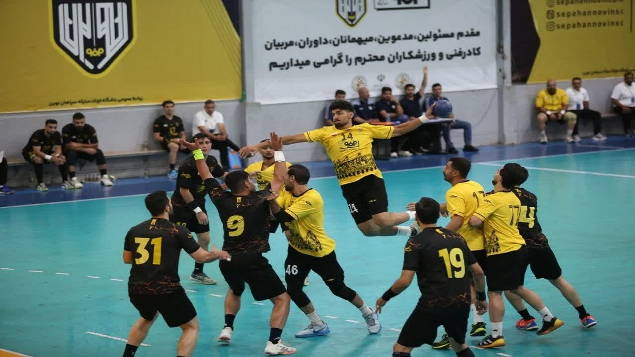 مدعیان قهرمانی با پیروزی فصل جدید را آغاز کردند