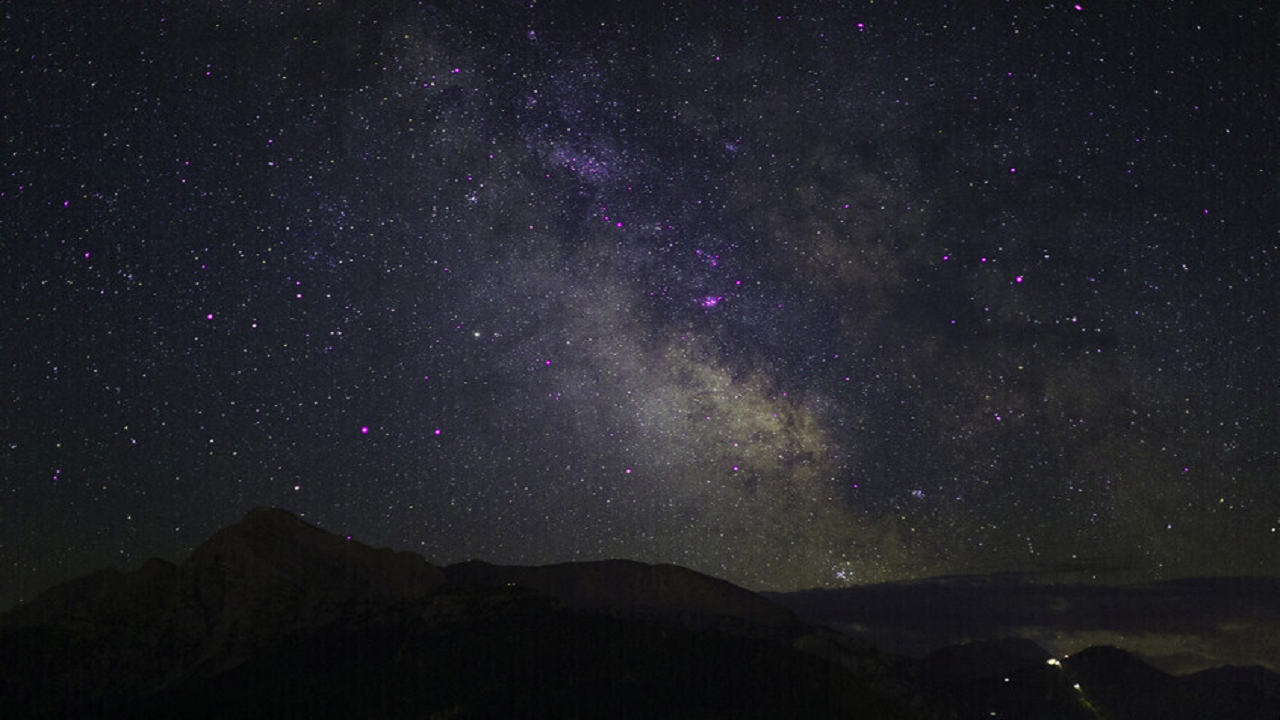 شناسایی یک منبع غیرمنتظره برای درخششهای مرموز آسمان در دهه ۱۹۵۰