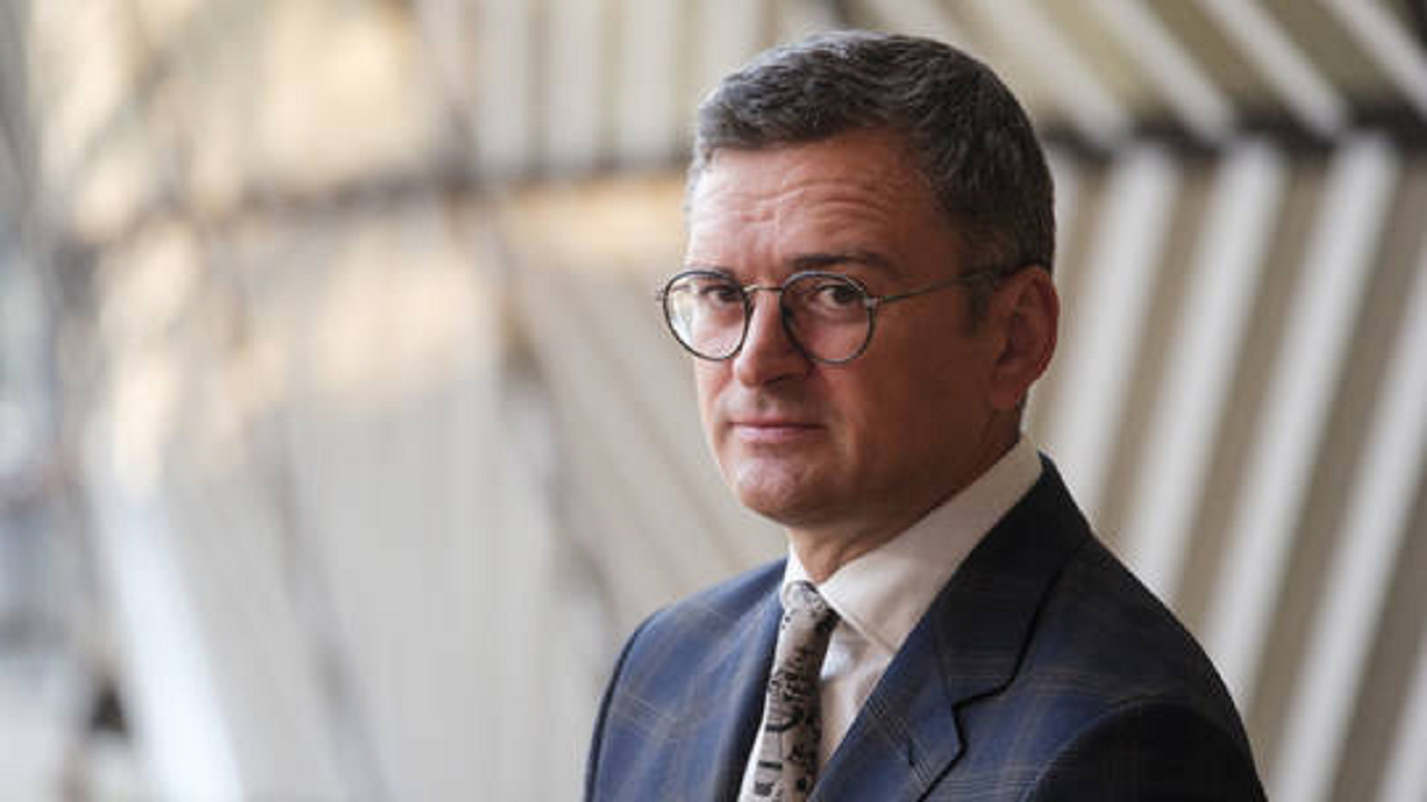 همه به جبهه میروند به جز نزدیکان زلنسکی