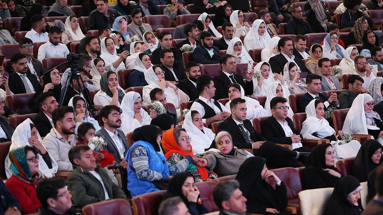 برگزاری جشن ازدواج ۱۱۴ زوج دارای معلولیت در برج میلاد