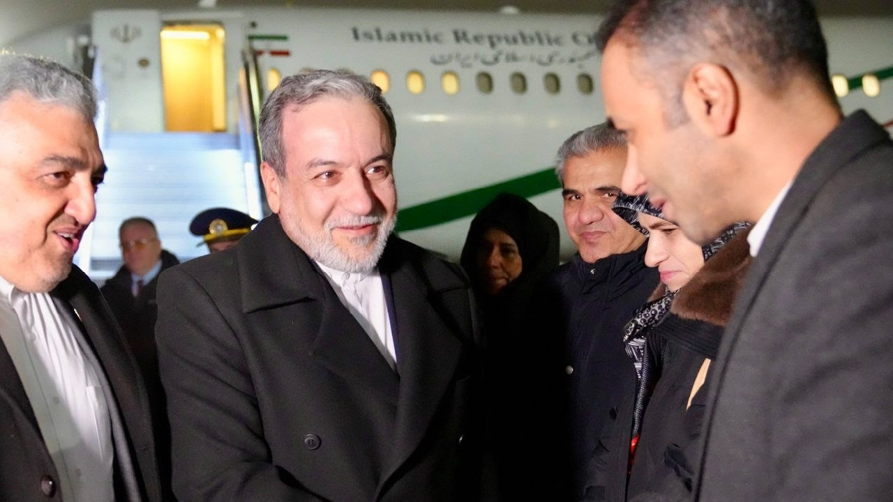 عراقچی وارد مینسک شد