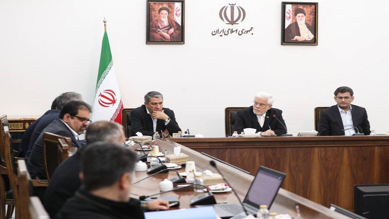 عارف: با توسعه تجارت انرژی، ایران به مرکز مبادلات انرژی منطقه‌ای تبدیل خواهد شد