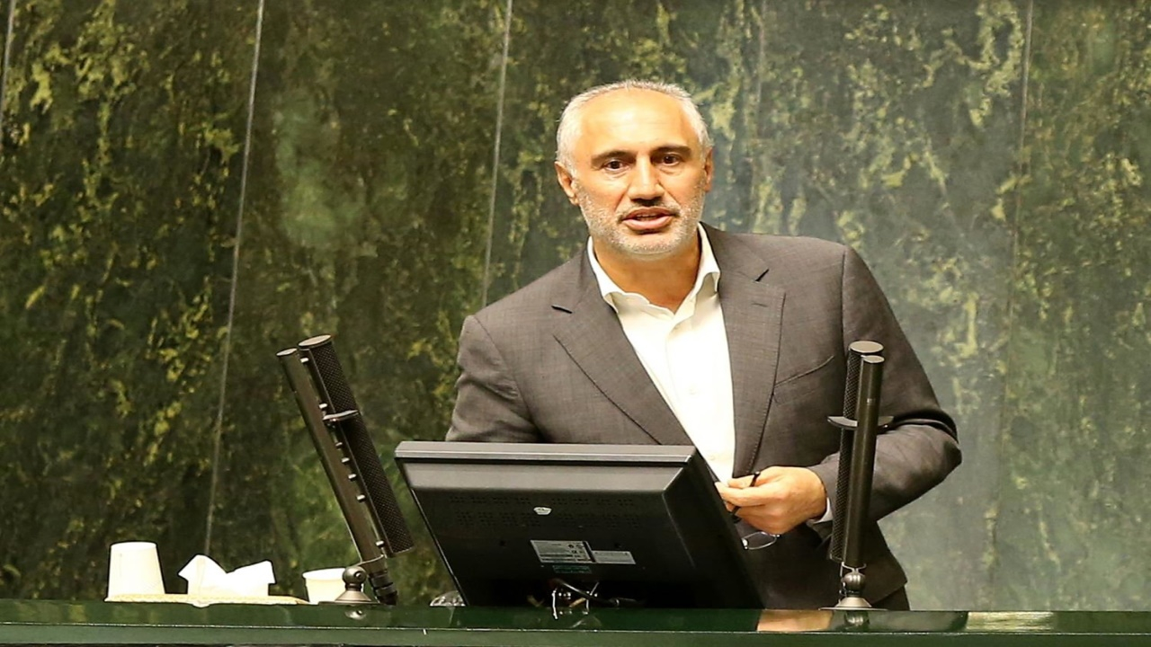 واردات ۶ میلیارد دلاری بنزین باعث کم شدن پول نان، دارو و بنیه دفاعی می‌شود