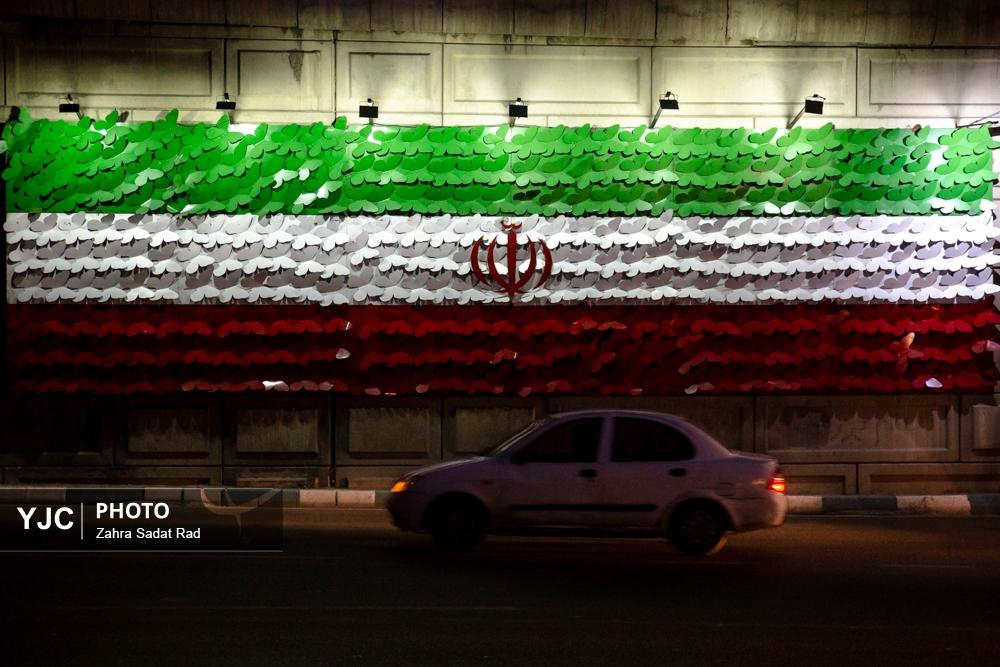 آیین رونمایی از پرچم ۱۵ متری ایران مزین به یاد شهدا